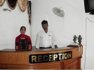 Hotel Neelkanth Lucknow Zewnętrze zdjęcie